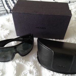 Prada sunglasses woman new original with all certifical